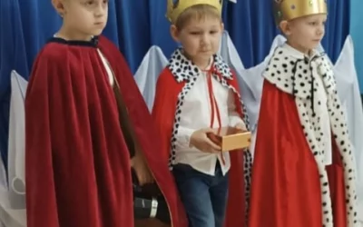Skrzaty w świątecznym przedstawieniu