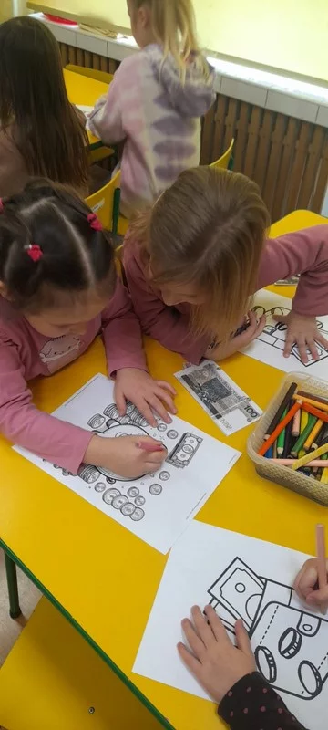 Misie i Delfinki poznają wartość pieniądza