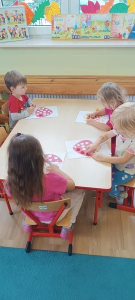 Dzień Kropki u Smerfów