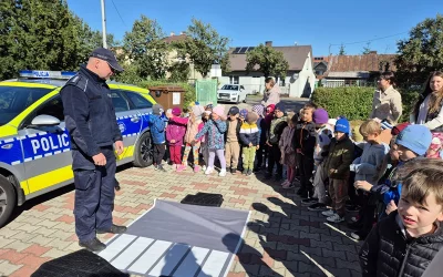 Spotkanie z Policją w przedszkolu "Bezpieczne zachowanie na drodze"