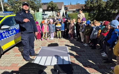 Spotkanie z Policją w przedszkolu "Bezpieczne zachowanie na drodze"