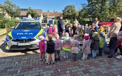 Spotkanie z Policją w przedszkolu "Bezpieczne zachowanie na drodze"
