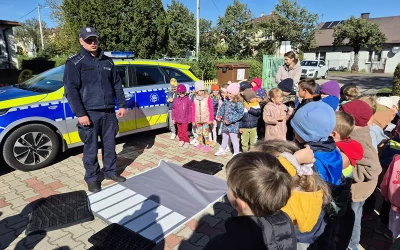 Spotkanie z Policją w przedszkolu "Bezpieczne zachowanie na drodze"