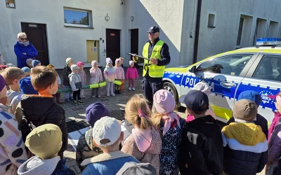 Spotkanie z Policją w przedszkolu "Bezpieczne zachowanie na drodze"