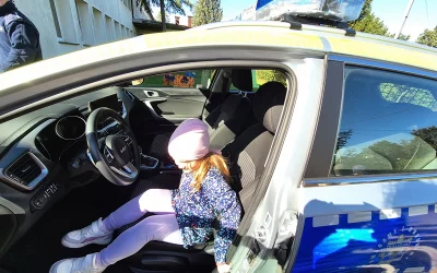 Spotkanie z Policją w przedszkolu "Bezpieczne zachowanie na drodze"