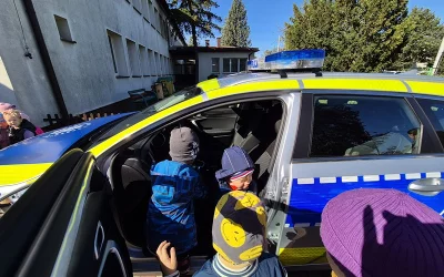 Spotkanie z Policją w przedszkolu "Bezpieczne zachowanie na drodze"