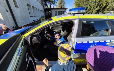 Spotkanie z Policją w przedszkolu "Bezpieczne zachowanie na drodze"