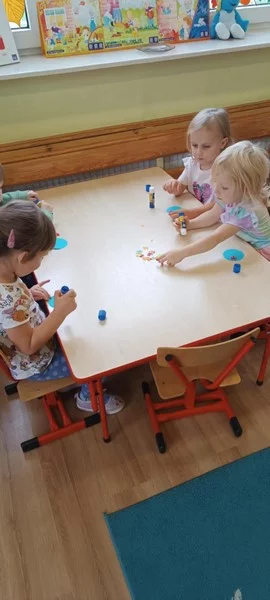 Smerfy szykują się do zimy