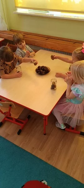 Smerfy szykują się do zimy