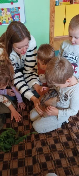 Królik Baksiu z wizytą u "Smerfów"