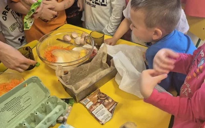 Motylki pieką ciasto marchewkowe