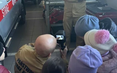 Zwiedzanie Straży Pożarnej przez grupę „Liski”