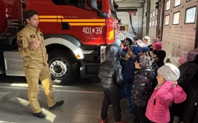 Zwiedzanie Straży Pożarnej przez grupę „Liski”