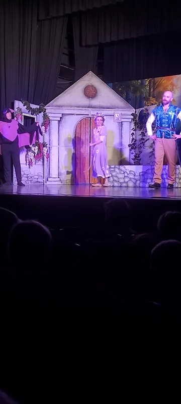 SKRZATY i SMERFY na spektaklu pt. "Roszpunka"