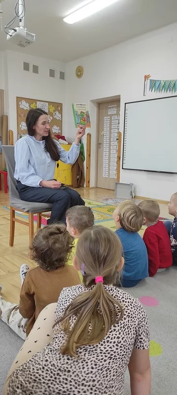 Spotkanie Skrzatów z panią bibliotekarką