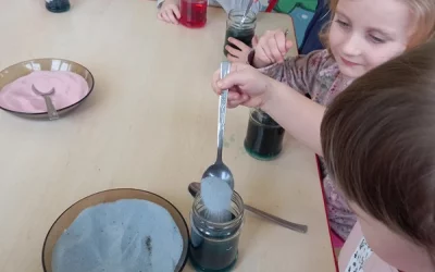 Zabawy badawcze w grupie "Smerfy"