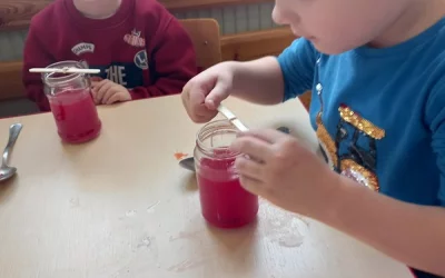 Zabawy badawcze w grupie "Smerfy"