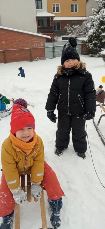 Zabawy na śniegu Smerfów