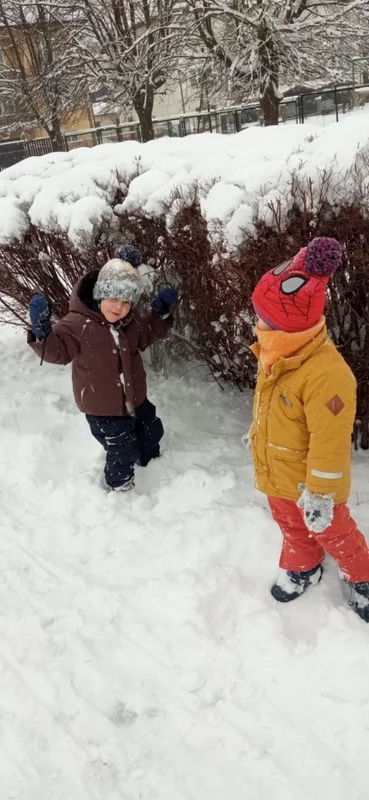 Zabawy na śniegu Smerfów